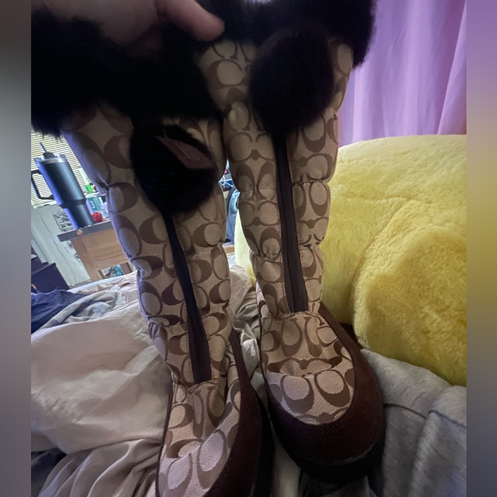 Coach q1709 theona boots with fur trim size 8 - Picture 2 of 5